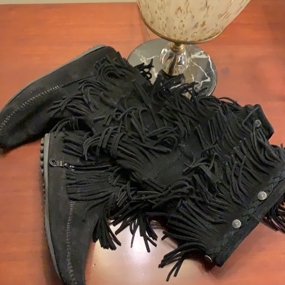 Minnetonka Talk Black 5  Layer Fringe Boots - Picture 2 of 3